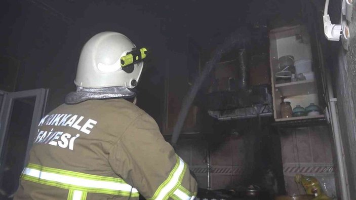 Yangına uykuda yakalandılar: 5 kişilik aile komşularının dikkati sayesinde kurtuldu -1