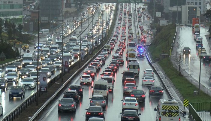 İstanbul'da trafik yoğunluğu yüzde 80'ne ulaştı -2