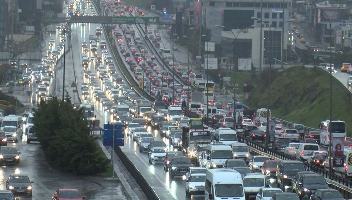 İstanbul'da trafik yoğunluğu yüzde 80'ne ulaştı -3