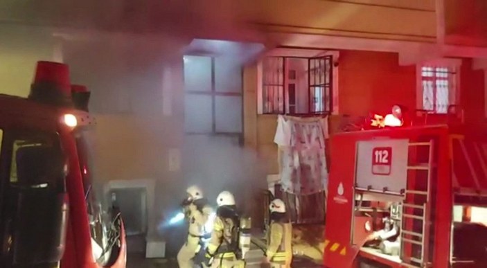 Komşularının kabusu olan kadının yaşadığı binada yangın; 5 kişi hastaneye kaldırıldı -4