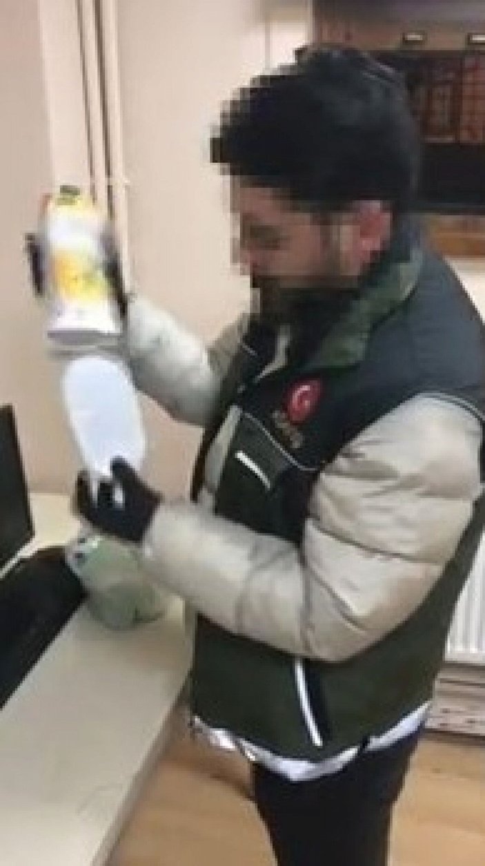 Fatih'te meyve suyu kutusunda uyuşturucu saklayan satıcı yakalandı -4