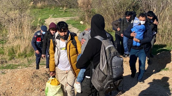 İtalya'ya gitmek isteyen 123 kaçak ve 2 Afgan organizatör filikada yakalandı -7