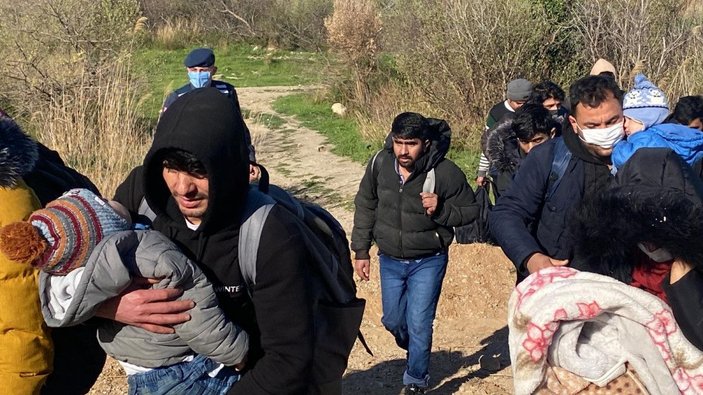 İtalya'ya gitmek isteyen 123 kaçak ve 2 Afgan organizatör filikada yakalandı -8