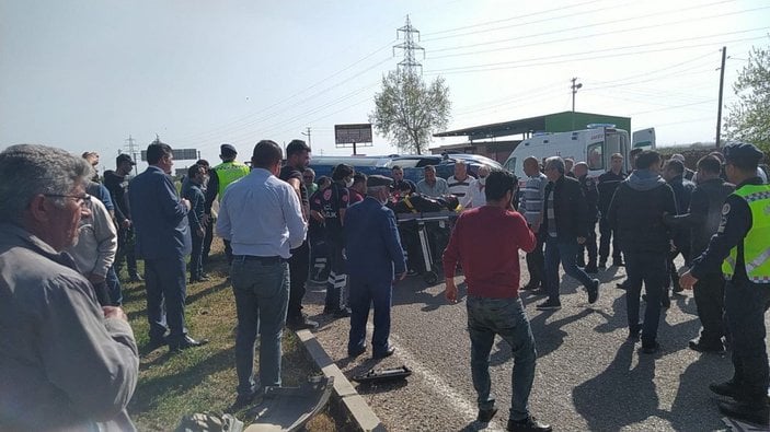 Kozan'da jandarma minibüsüyle otomobil çarpıştı; 2 şehit -5