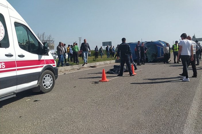 Kozan'da jandarma minibüsüyle otomobil çarpıştı; 2 şehit -2