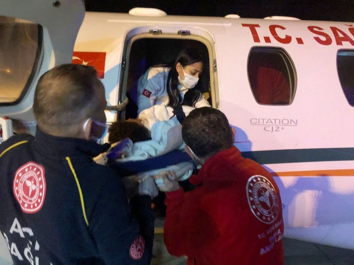 Yüzünden parça kopan Serdar, ambulans uçakla götürüldüğü Antalya'da ameliyat edildi -1