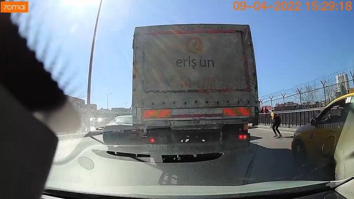 d Beylikdüzü'nde dikkatsiz taksi şoförü, yolcuyu böyle düşürdü -6