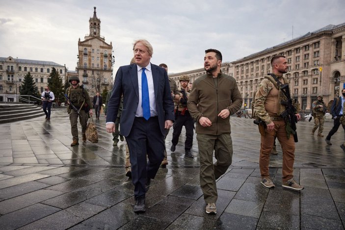 İngiltere Başbakanı Johnson, Kiev sokaklarında -1