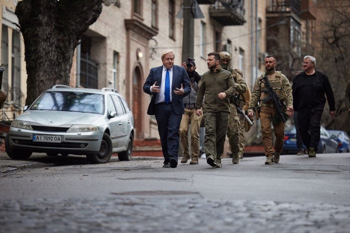 İngiltere Başbakanı Johnson, Kiev sokaklarında -6