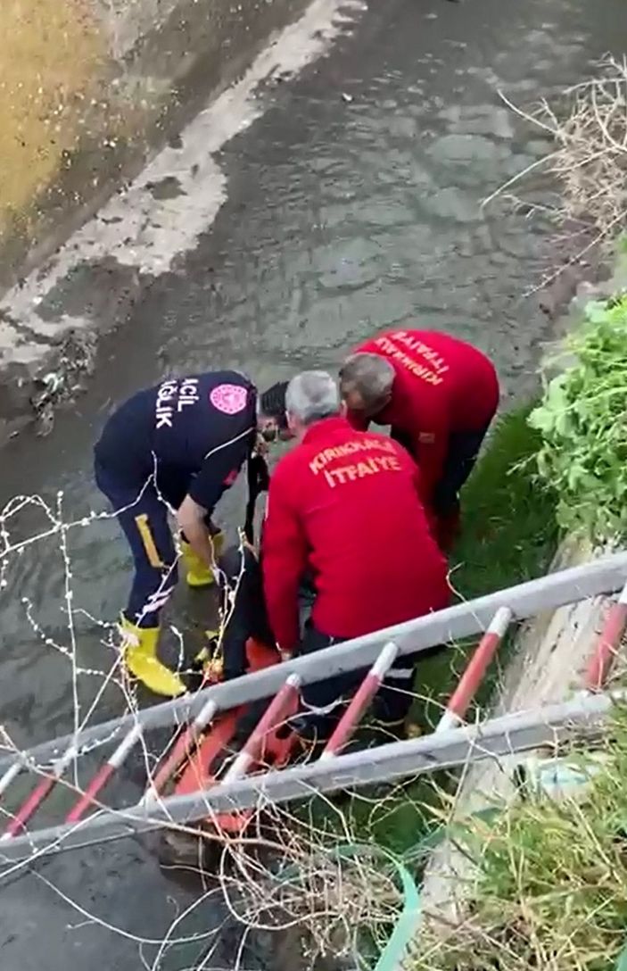 Kırıkkale'de dereye düşen alkollü kişiyi itfaiye kurtardı -2