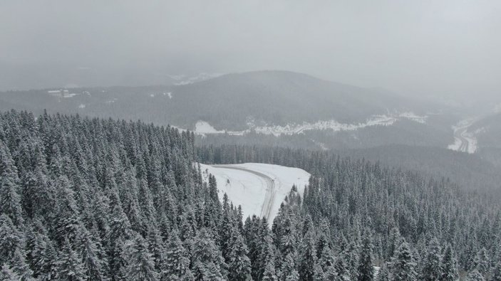 Çankırı’da kar yağışı: Beyaza bürünen Ilgaz Dağı havadan görüntülendi -6