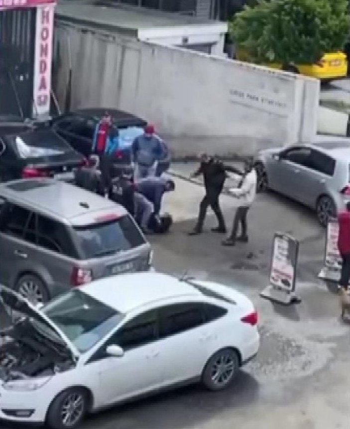 Ataşehir'de tamirdeki araçların parçalarını çalmak için sökerken yakalandılar -1
