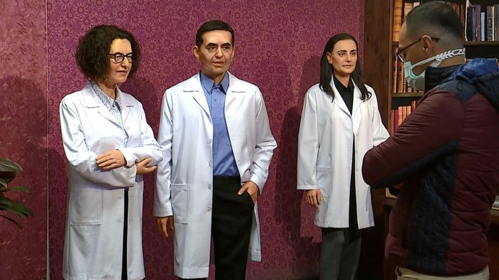 Büyükerşen, Türk bilim insanlarının balmumu heykellerini yaptı -10