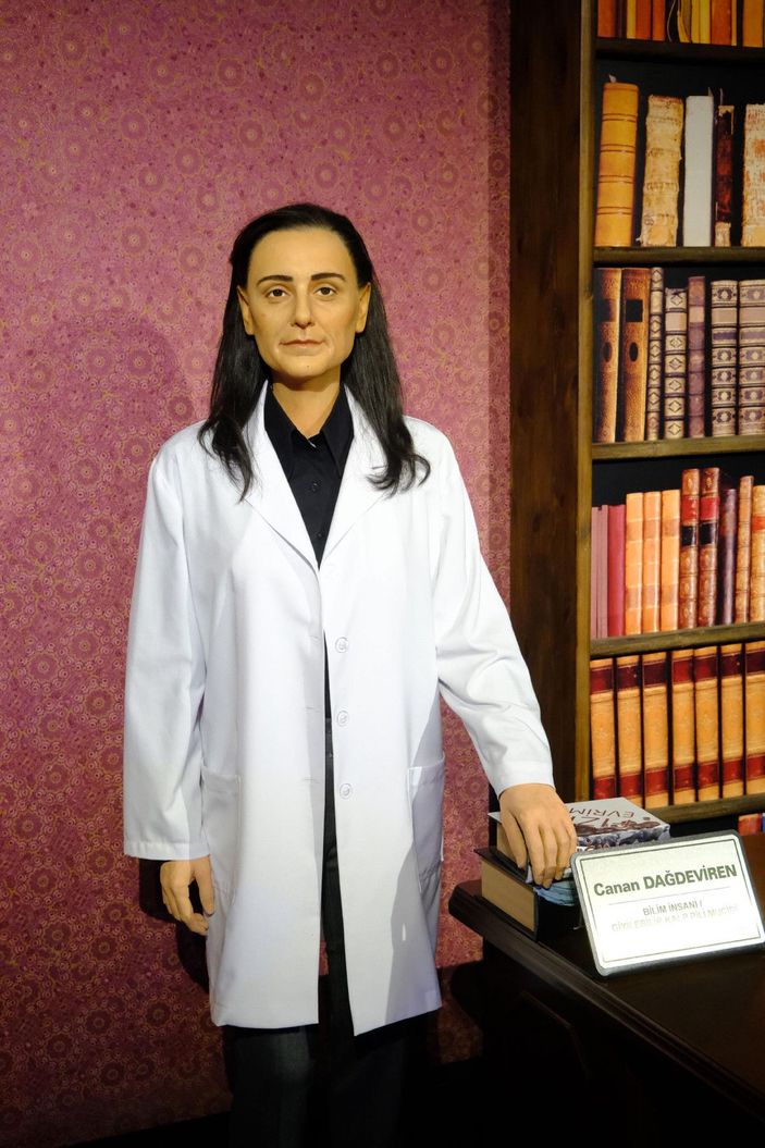 Büyükerşen, Türk bilim insanlarının balmumu heykellerini yaptı -5