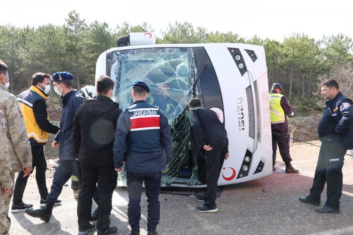 Eskişehir'de cezaevi nakil aracı devrildi: 6 yaralı -6