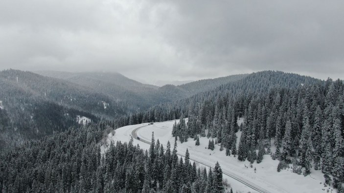 Çankırı’da kar yağışı: Beyaza bürünen Ilgaz Dağı havadan görüntülendi -3