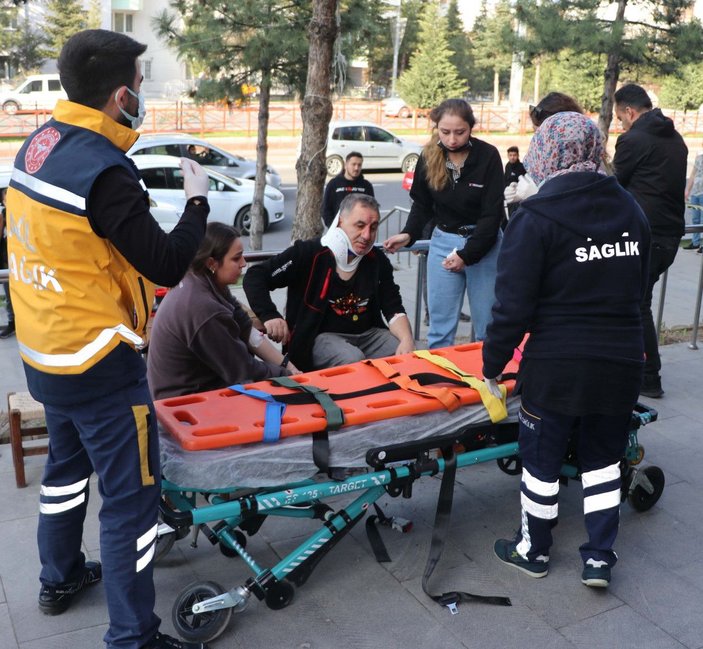 Kayseri'de trafikte yol verme kavgası: 3 yaralı -5