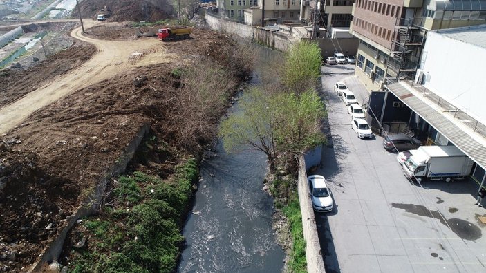 Marmara Denizi'ne dökülen Ayamama deresi mavi ve siyah  akıyor  -5