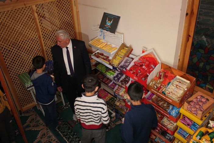 Çocuklara camiyi sevdirmek isteyen imamdan 'market' yöntemi -4