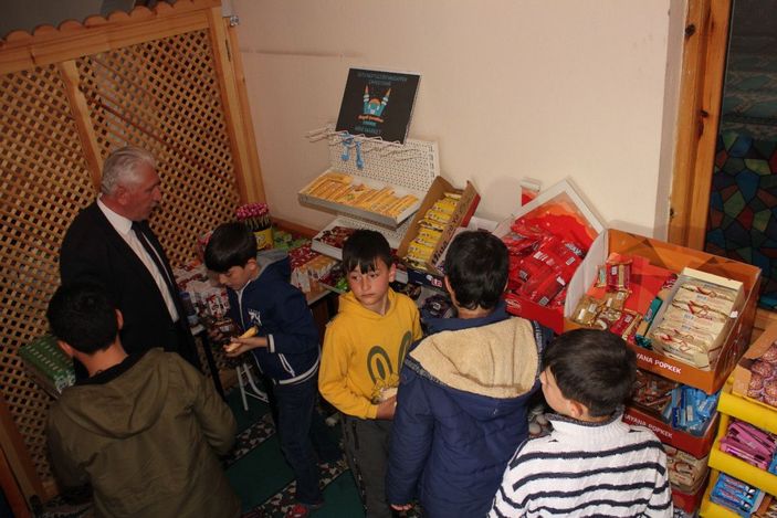 Çocuklara camiyi sevdirmek isteyen imamdan 'market' yöntemi -2