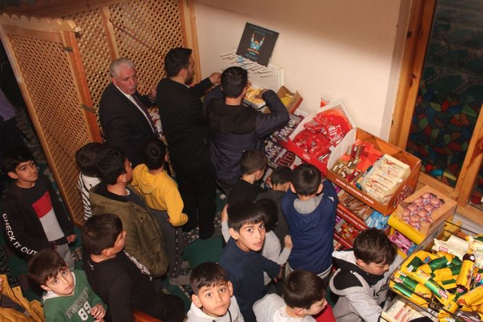 Çocuklara camiyi sevdirmek isteyen imamdan 'market' yöntemi -6