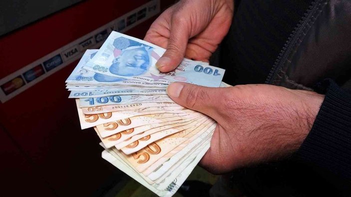 Tokat'ta taksici, ATM haznesinde bulduğu parayı polise teslim etti