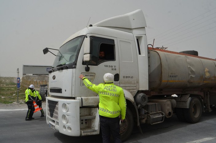 Aksaray- Adana kara yolunda ulaşıma 'kum fırtınası' engeli -4
