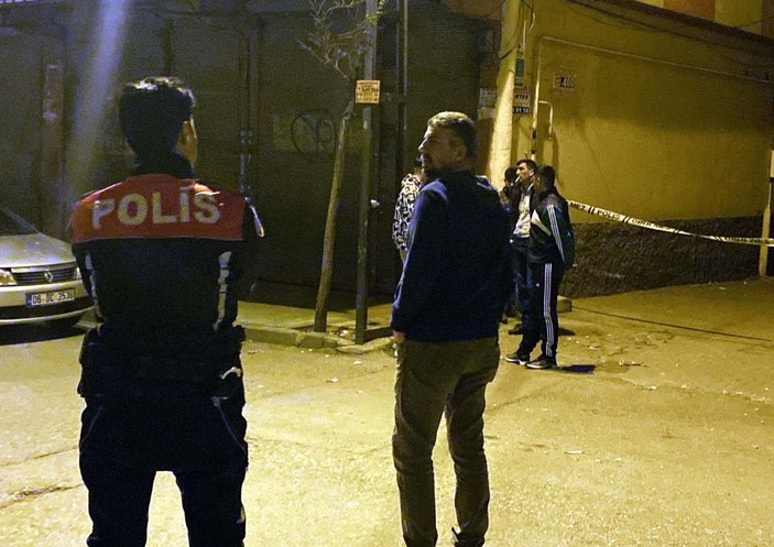 Gaziantep’te silahlı kavga: Evinin önünde çay içen kadın hayatını kaybetti
