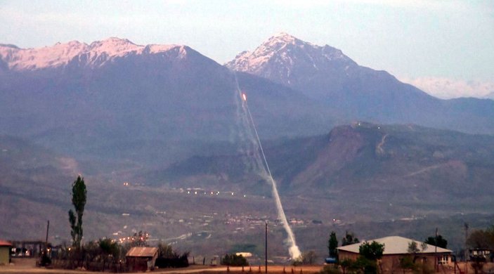 Irak'ın kuzeyindeki PKK hedefleri obüslerle vuruldu -1