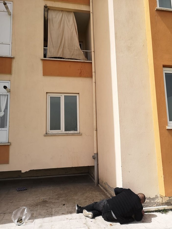 Polisi görünce kaçmak için balkondan atlayan hükümlünün ayağı kırıldı -1
