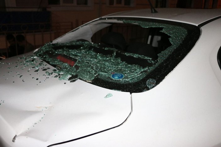 Sivas'ta kuvvetli rüzgar çatıları uçurdu, araçlar hasar gördü -8