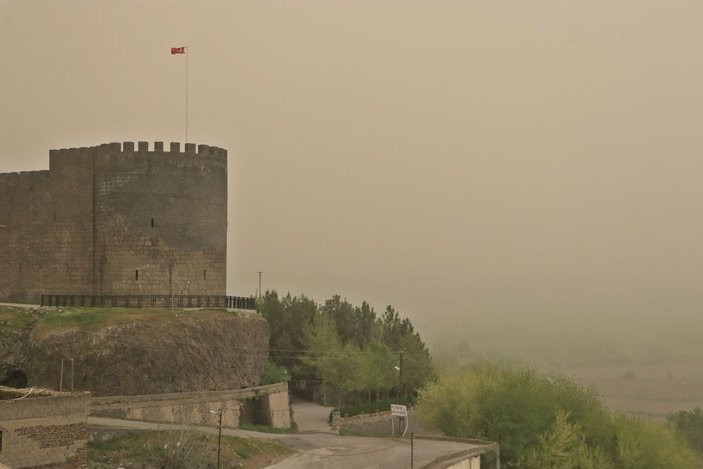 Doğu ve Güneydoğu Anadolu bölgelerinde toz taşınımı etkili oldu -1