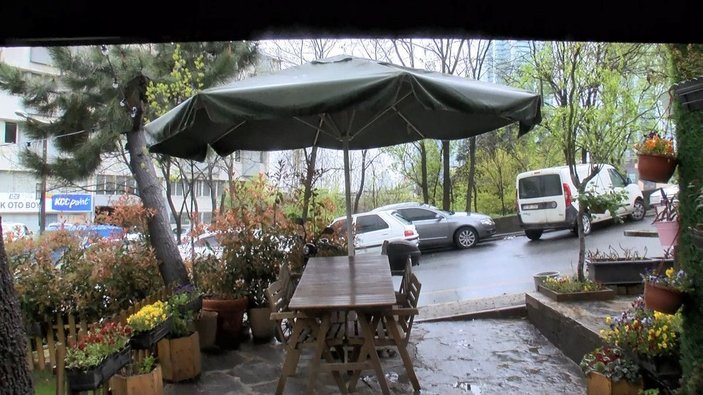 Sarıyer'de pideciden şemsiyeleri böyle çaldı -9