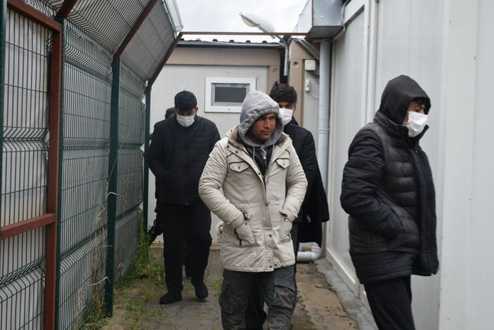Yunan güvenlik güçlerinin 12 Afgan göçmeni darbedip, geri ittiği iddiası -5