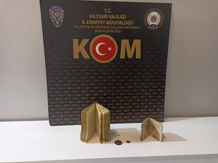 Kayseri'de 3 milyon TL değerinde 500 yıllık iki adet Kur'an-ı Kerim ele geçirildi -3