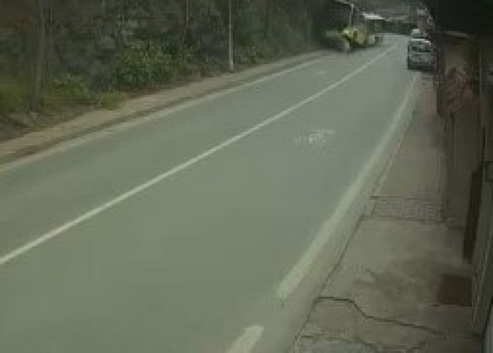 Beykoz’da İETT otobüsünün kayalıklara daldığı kaza kamerada -1