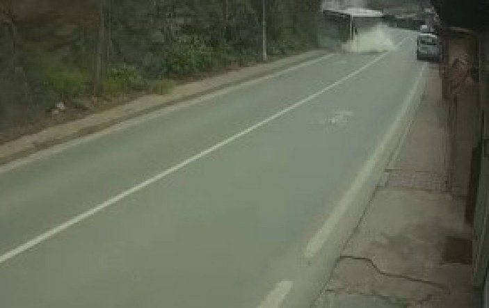 Beykoz’da İETT otobüsünün kayalıklara daldığı kaza kamerada -3