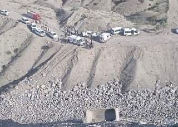 Kamyon kömür ocağında 200 metreden yuvarlandı: 1 ölü, 1 yaralı -1