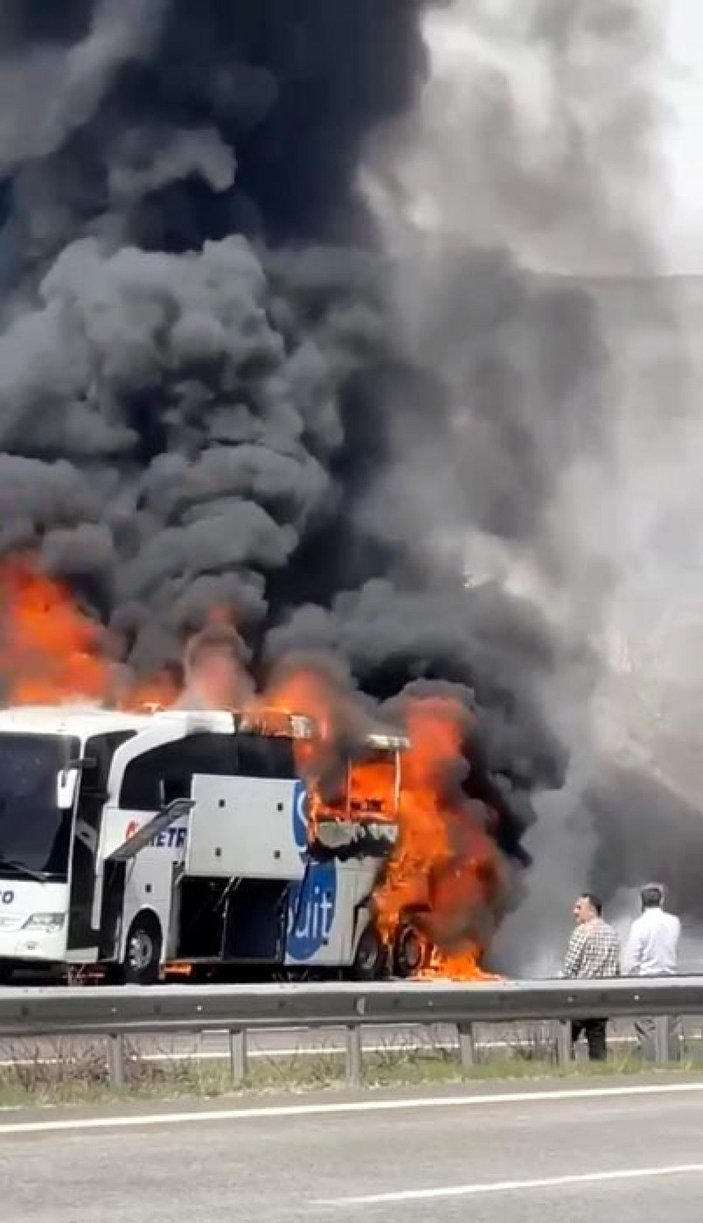 Yolcu otobüsü, alev alev yandı -4