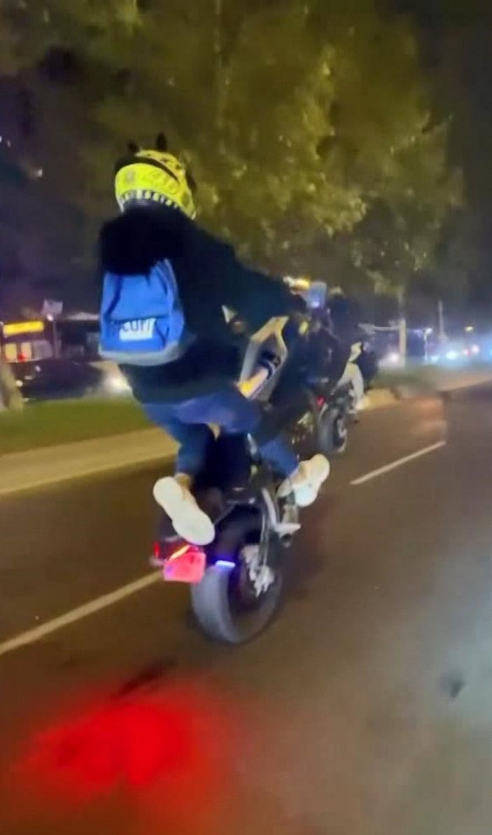 Beşiktaş'ta motosiklet sürücüsünün tehlikeli yolculuğu kamerada -5