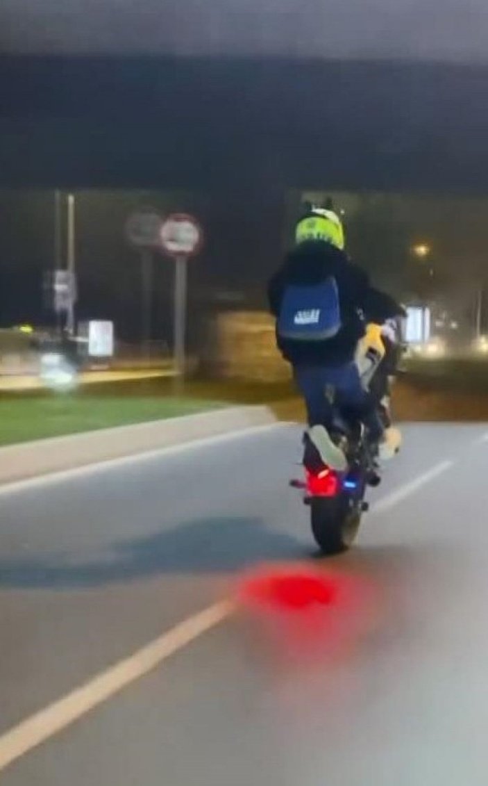 Beşiktaş'ta motosiklet sürücüsünün tehlikeli yolculuğu kamerada -2
