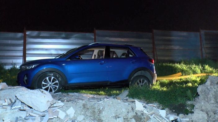 Polisin kovaladığı aracı görenler cep telefonlarına sarıldı  -4