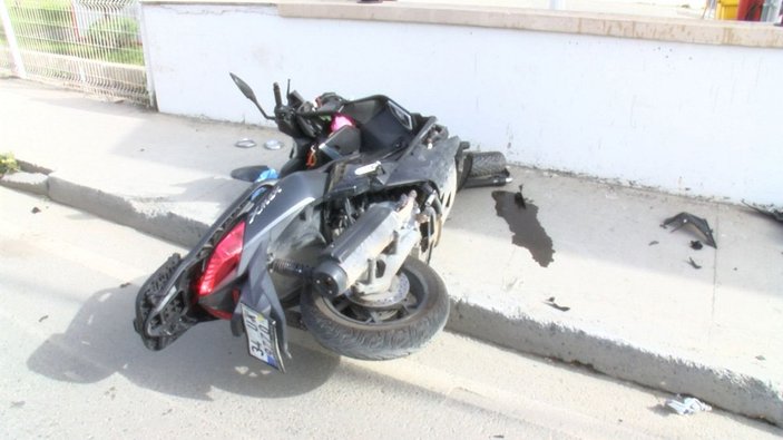 Bakırköy'de bariyerlere çarpan motosiklet sürücüsü hayatını kaybetti  -2