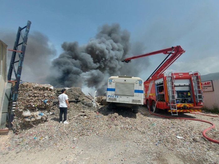 İzmir'de geri dönüşüm fabrikasında yangın (2) -3