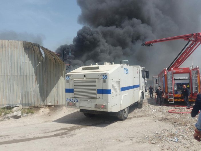 İzmir'de geri dönüşüm fabrikasında yangın (2) -2