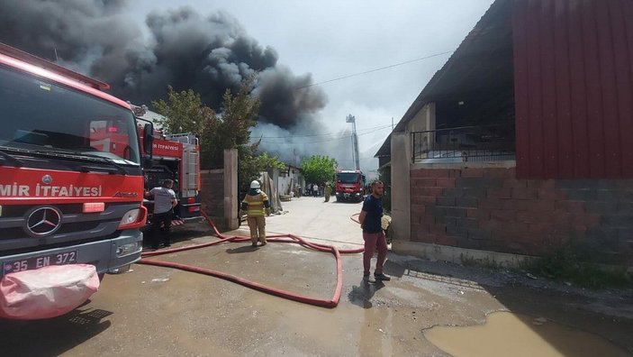İzmir'de geri dönüşüm fabrikasında yangın (2) -6
