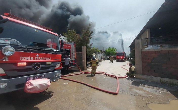 İzmir'de geri dönüşüm fabrikasında yangın (2) -5