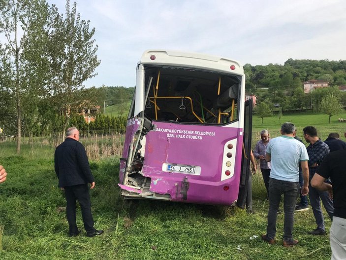 Kamyon halk otobüsüne çarptı; 1 ölü, 10 yaralı -10