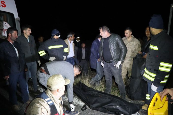Erzurum'da otomobil çaya düştü: 1 ölü, 2 yaralı, 2 kayıp
