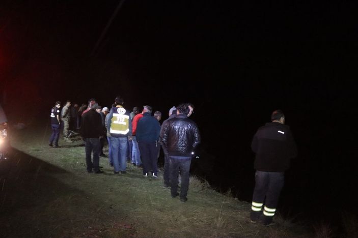 Erzurum'da otomobil çaya düştü: 1 ölü, 2 yaralı, 2 kayıp